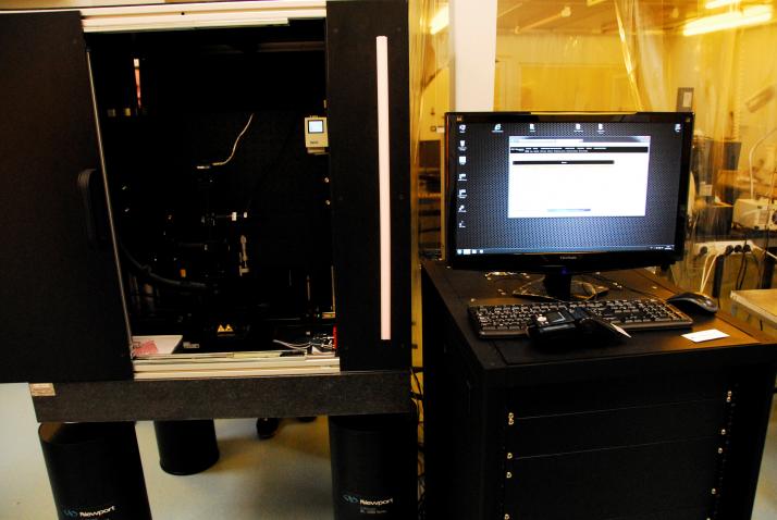 Sistema láser para litografía submicrométrica (Vista frontal)