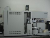 Equipo Leco TruMac CN para la determinación de Carbono y Nitrógeno total en macromuestras sólidas.