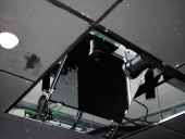 Sistema de proyección mediante espejos, cámaras de tracking ópticas de captura frontal y sistema kinect integrado