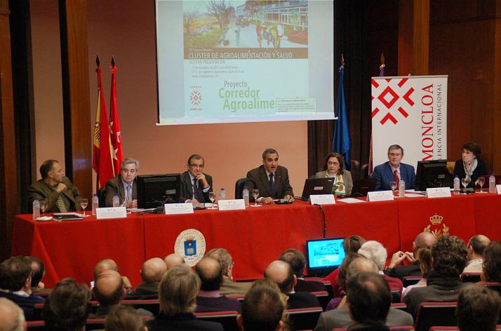 Jesús Vázquez (Director de la ETSIA) toma la palabra durante la apertura de la presentación