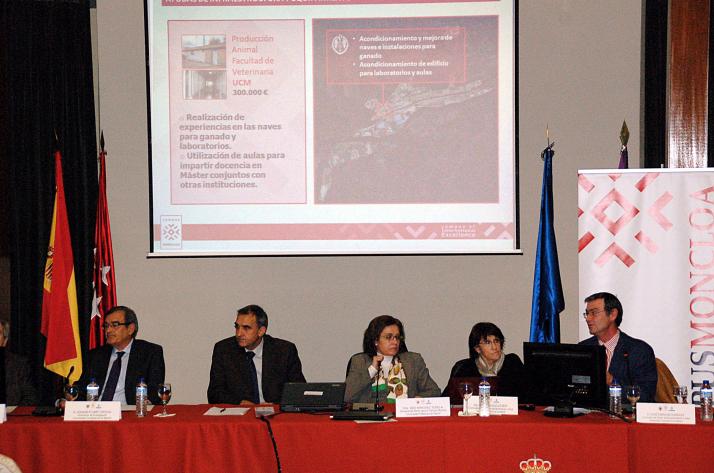 Lucas Domínguez Rodríguez, Agri-food and Health cluster UCM Coordinator presents the equipment & infraestructures