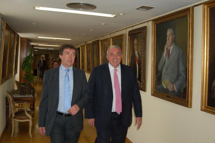 José Carrillo, Rector de la UCM y Javier Uceda, Rector de la UPM, reciben a los miembros del equipo auditor junto a parte de sus equipos de gobierno