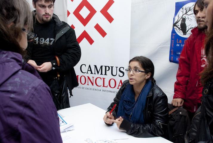 Punto de información en la Noche de los Investigadores